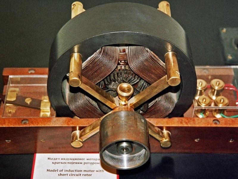 Động cơ cảm ứng của Tesla