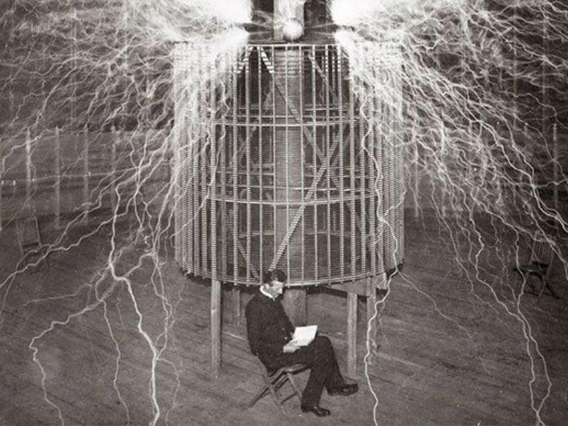 Phát minh dòng điện xoay chiều AC của Tesla đã chứng minh Tesla là ai trong giới khoa học