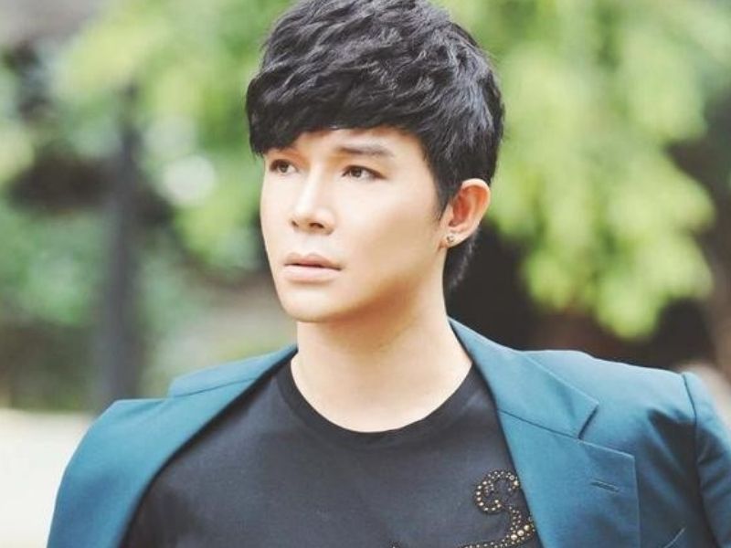 Tìm hiểu Nathan Lee là ai, ta biết anh chàng là một ca sĩ kiêm người mẫu