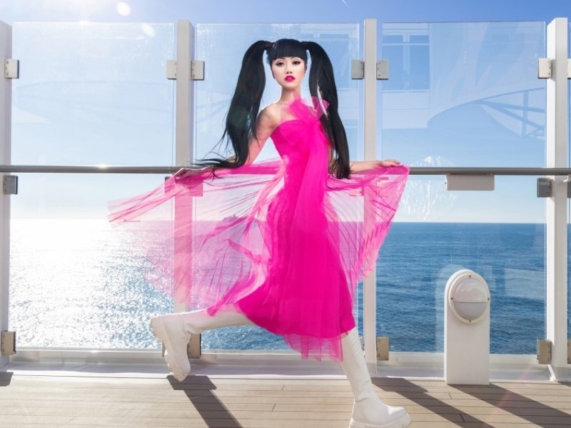 Tìm hiểu Jessica Minh Anh là ai, ta biết cô là nhà điều hành J Model Management - công ty quản lý người mẫu tại Anh